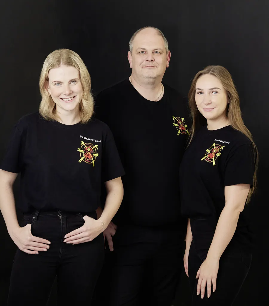 Marco Nolting with two members of his medical service team
